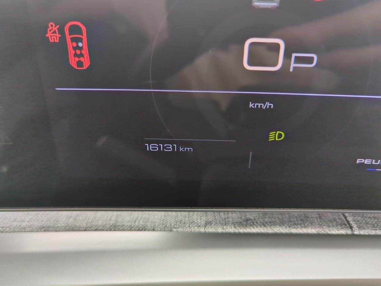 Peugeot 5008 hybrid 136 e-dcs6 allure — photo 25
