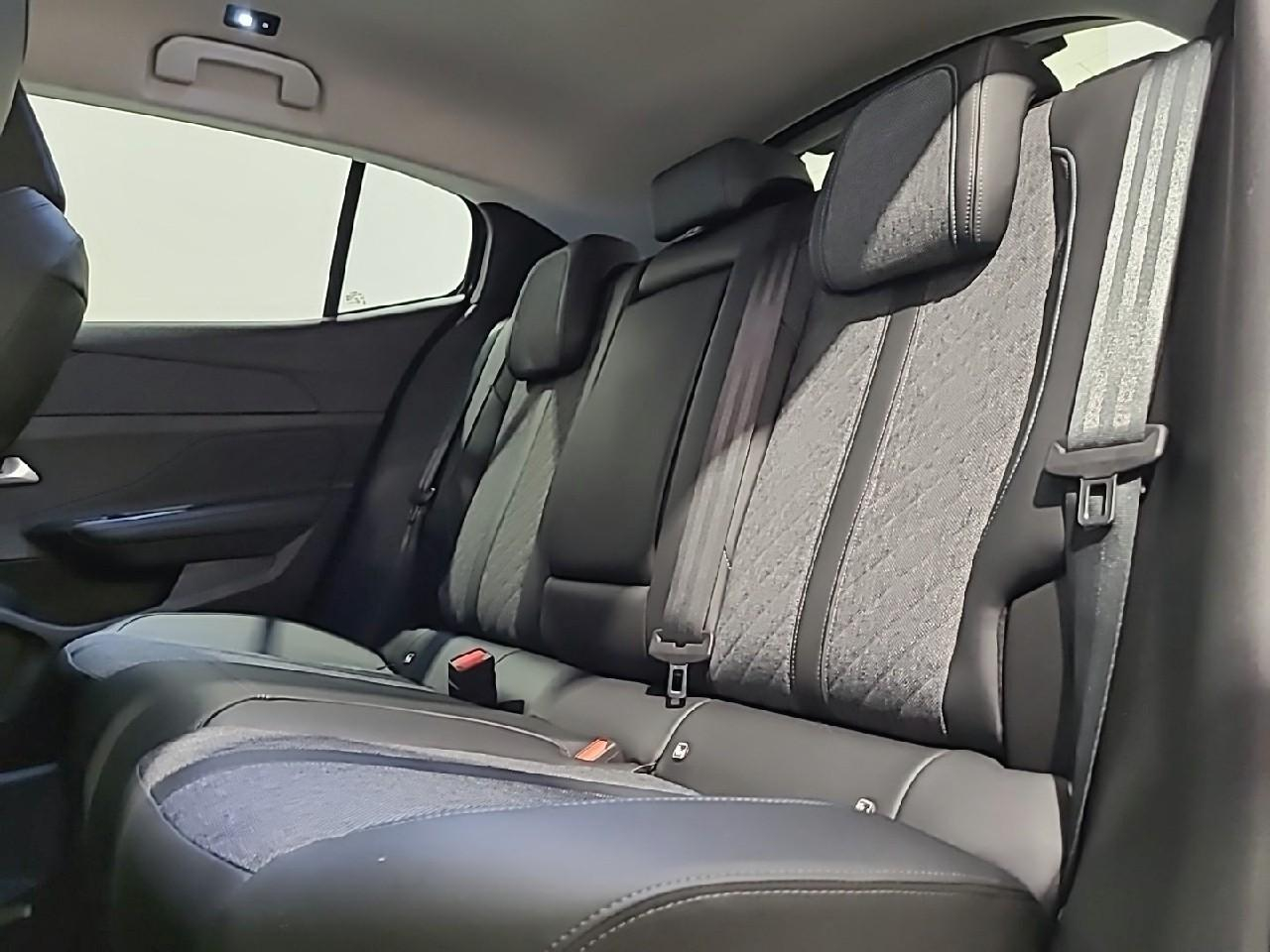 Peugeot 408 puretech 130 ch s&s eat8 allure pack — photo 13