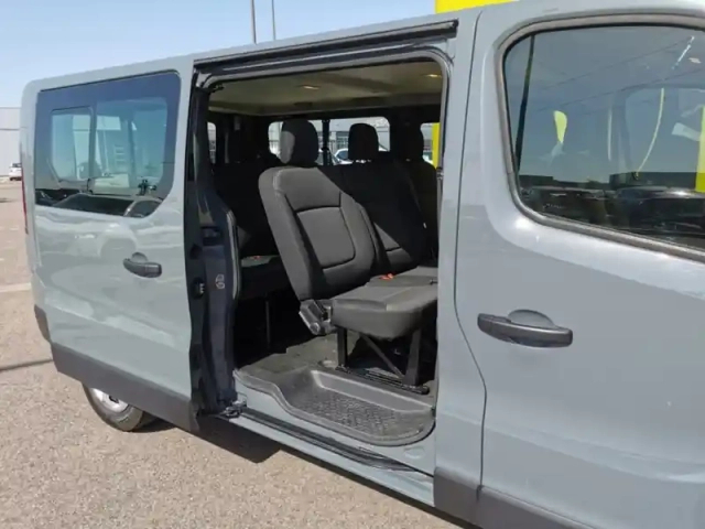 Renault Trafic l2h1 3,0t 9 places zen 2.0 dci — photo 11