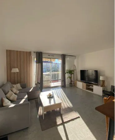 Location T2 meublé, avec balcon, piscine et parking