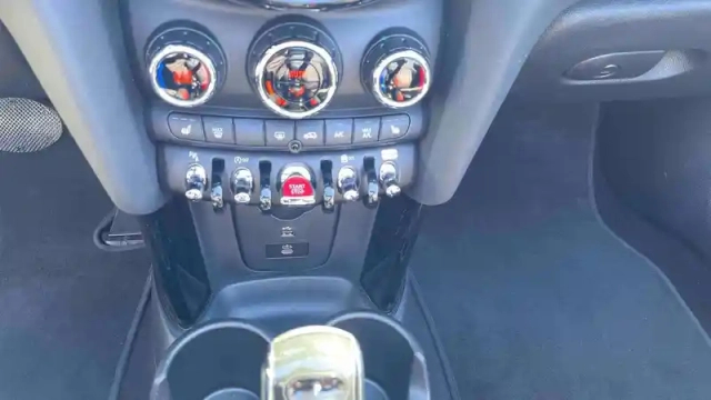 Mini Mini cabriolet cooper 136 ch dkg7 — photo 9