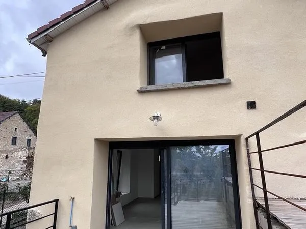 Maison rénovée 90 m² avec jardin 350 m² et terrasse, Villouxel