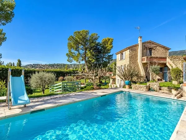 FAYENCE - AUTHENTIQUE BASTIDE PROVENÇALE AVEC PISCINE