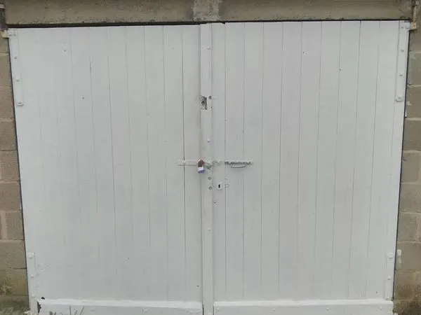 Parking/box 11 pièces 170 m²