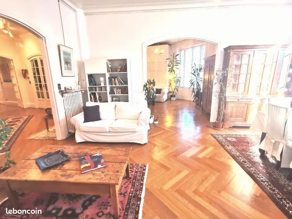 JAUDE - appartement bourgeois avec suite parentale et 2 chambres - balcon dînatoire Sud - garage - a
