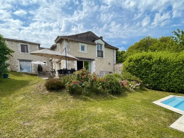 Vends maison de caractère avec vue imprenable -220m2 - Dordogne