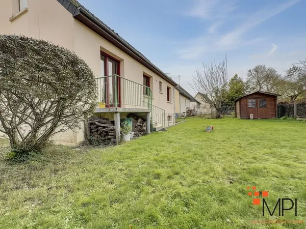 Maison de 105 m2 non mitoyenne 5 chambres et bureau