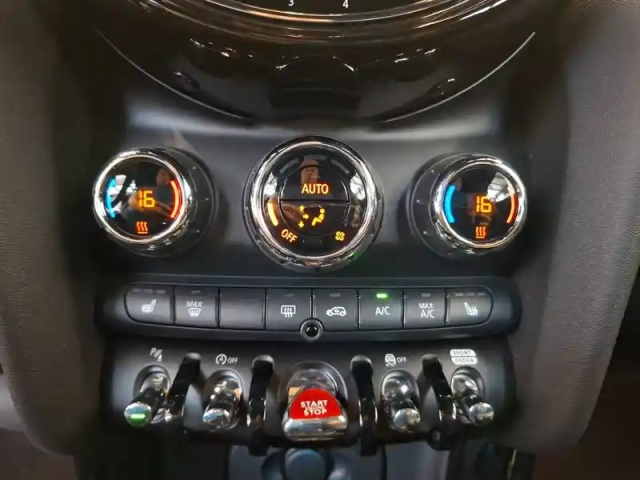 Mini Mini cabriolet cooper 136 ch dkg7 — photo 24