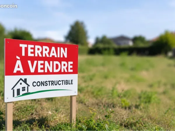 Terrain constructible 990 m² - Saint-Georges-du-Bois