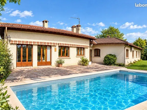 Maison 208 m2 place de l'ormeau