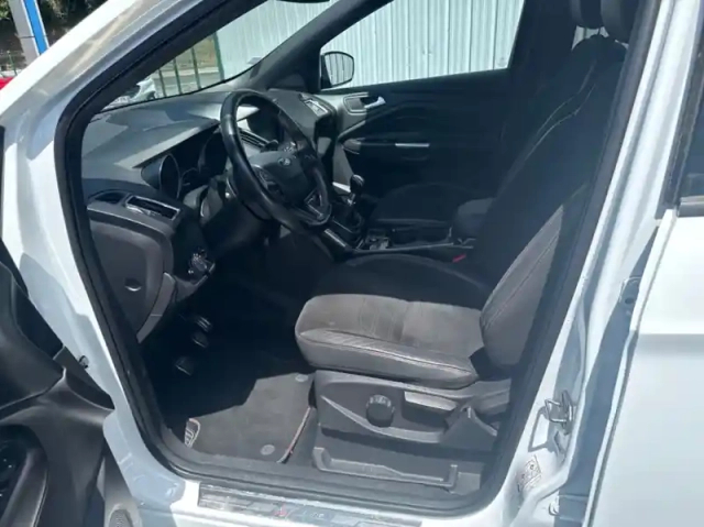 Ford Kuga 2.0 tdci 150ch stop&amp;start st-line 4x2 — photo 10