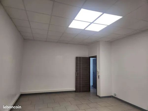 Loue bureau de 53M² climatisé