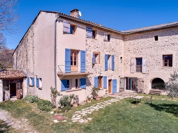 Maison 5 pièces 264 m²