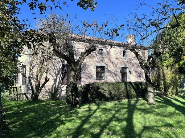 Ancienne ferme bien rénovée dans un endroit calme, à 5 minute