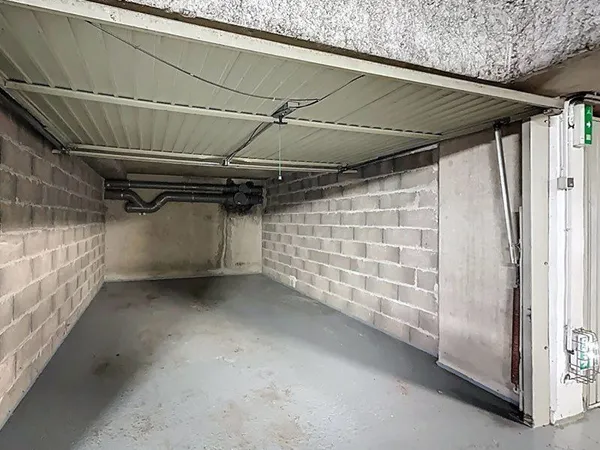 Garage fermé 30 m² à louer - Bédarieux