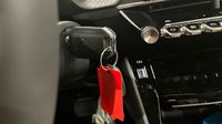 Peugeot 2008 1.2 130ch S&S Allure EAT8 — photo 16