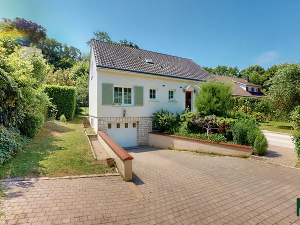 CHARMANTE MAISON 7 PIÈCES SUR SOUS-SOL TOTAL AVEC VÉRANDA -