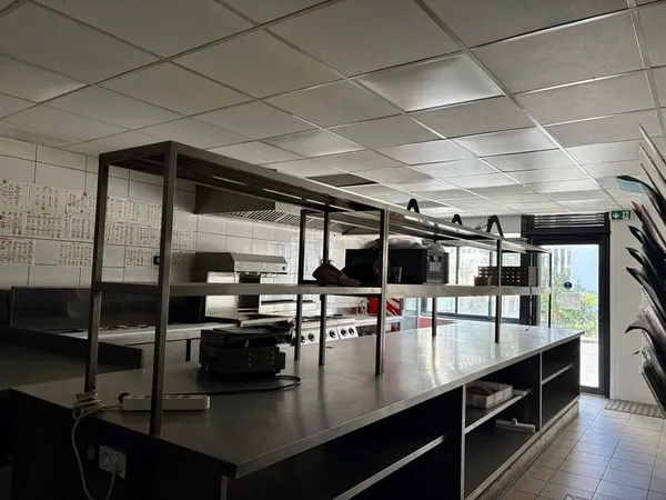 Local commercial 135 m²