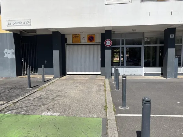 Garage fermé 17 m2.
