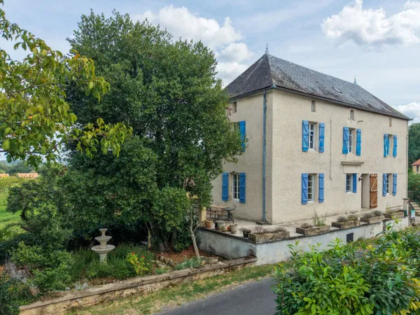 Secteur GOURDON - Agréable et lumineuse Maison ancienne - 3 chambres avec jardin proche commerces