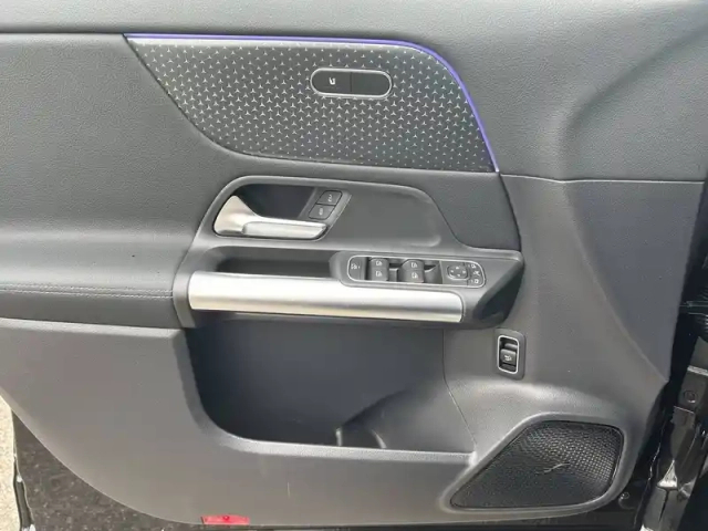 Mercedes Eqa 250+ — photo 13