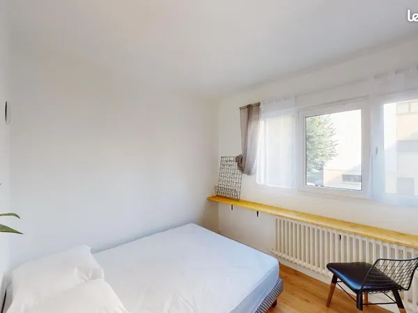 Chambre 6 pièces 81 m²