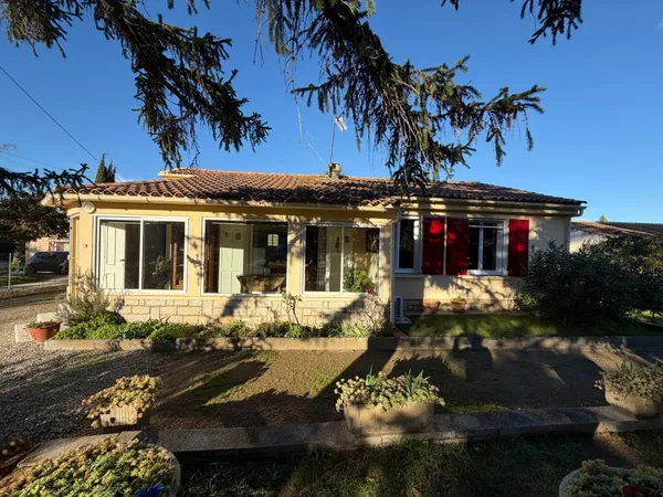 Charleval, maison de 90m² avec dépendances sur 1500m²