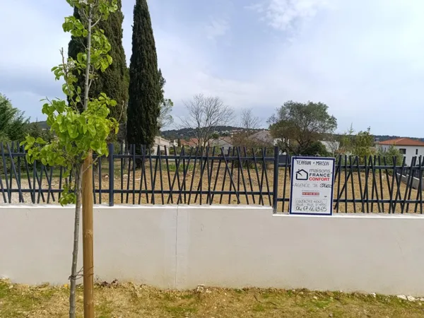 Terrain 300 m²