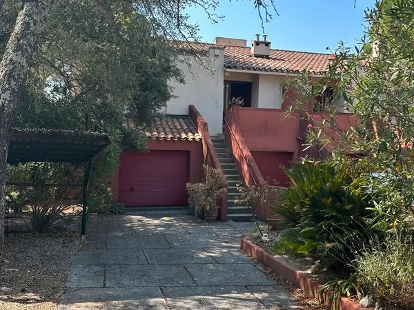 AIGUELONGUE - Bien rare avec jardin privatif, studio indépendant, garage et piscine