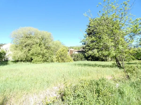 Terrain 892 m²