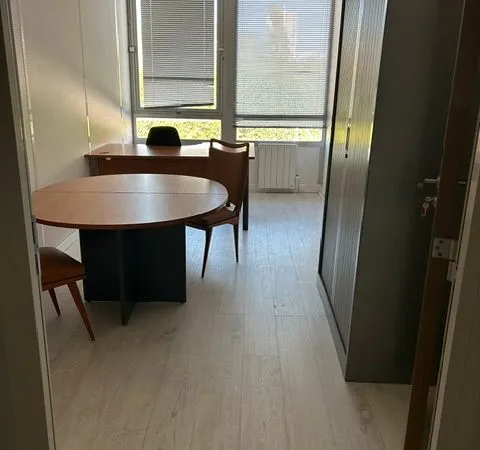 Location Bureau 14m2 dans site de selfstockage