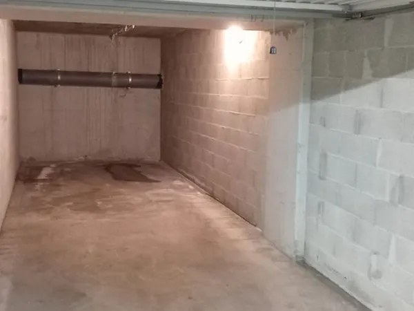 Box double fermé en enfilade avec électricité - Marseille 4e - Rue Chappe