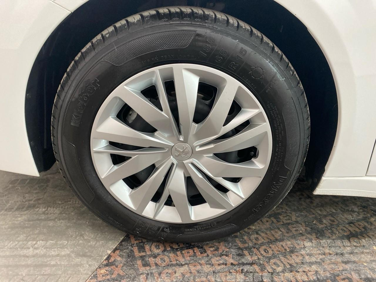 Peugeot 208 puretech 75 s&s bvm5 premium — photo 16