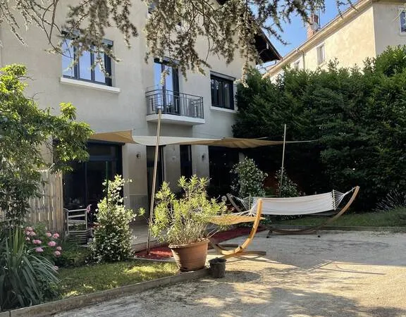 Maison 8 pièces 245 m²