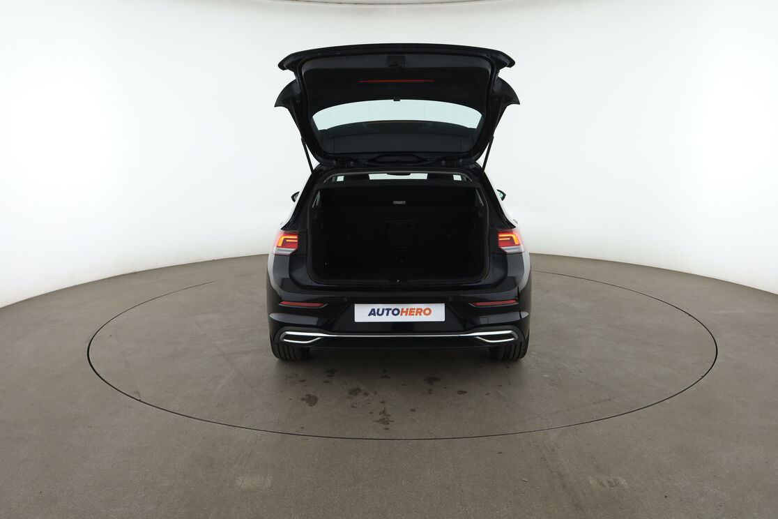 Volkswagen Golf VIII 1.5 eTSI OPF Style DSG7 — photo 15
