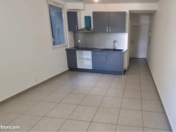 Appartement dans maison centre calme