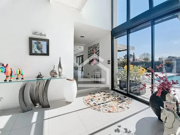 Maison 7 pièces 390 m²