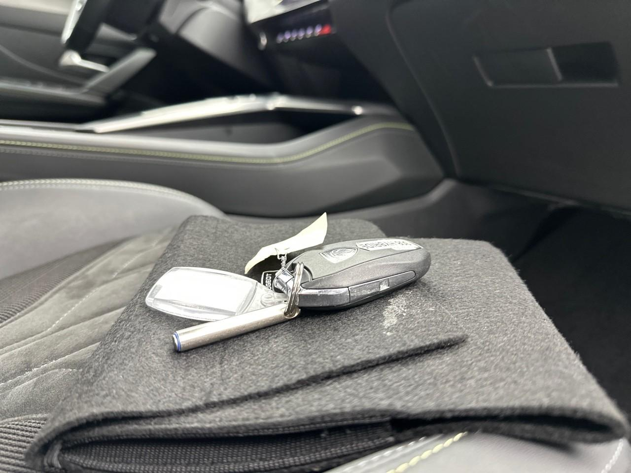 Peugeot 308 sw phev 180 e-eat8 gt — photo 36