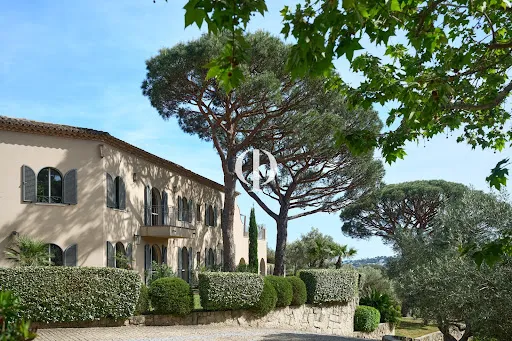Villa 12 pièces 954 m²