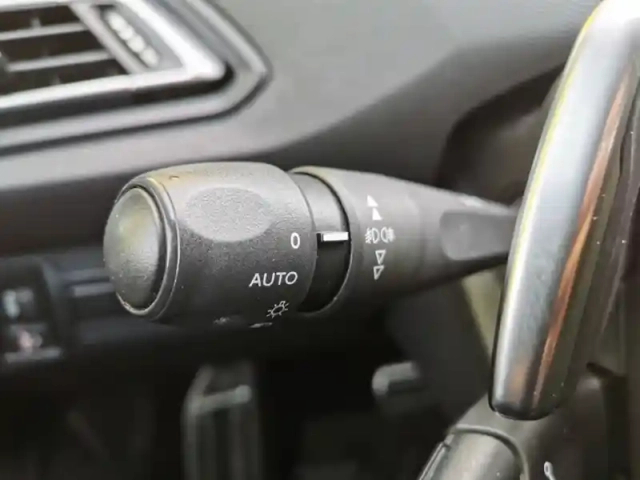 Peugeot 308 style 1.5 bluehdi 130 ch eat6 — photo 16