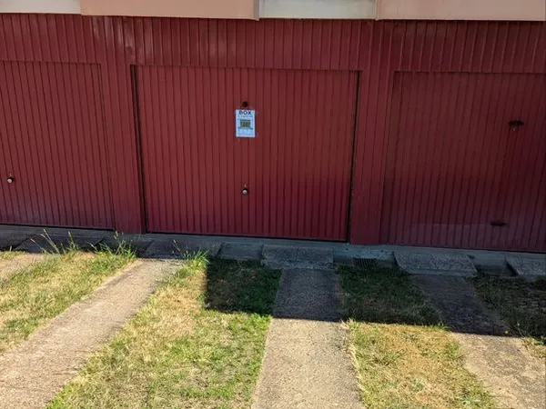 Garage fermé dans secteur recherché