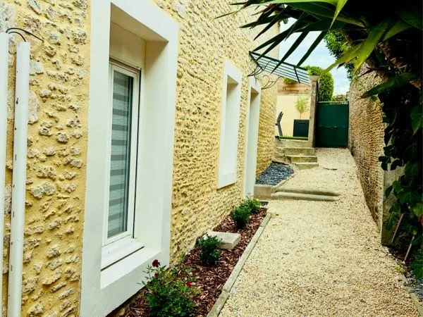 Loue maison 3 chambres vie de plein pied bourg Courseulles