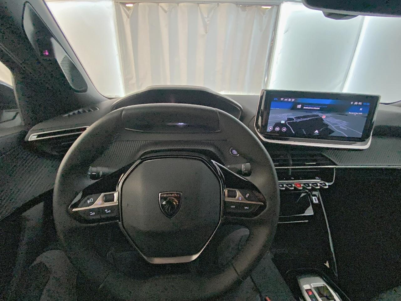 Peugeot 2008 hybrid 145 ch e-dcs6 allure — photo 12