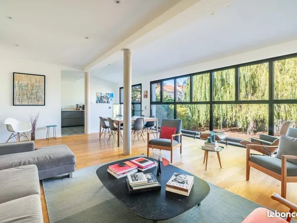 Maison 8 pièces 240 m²