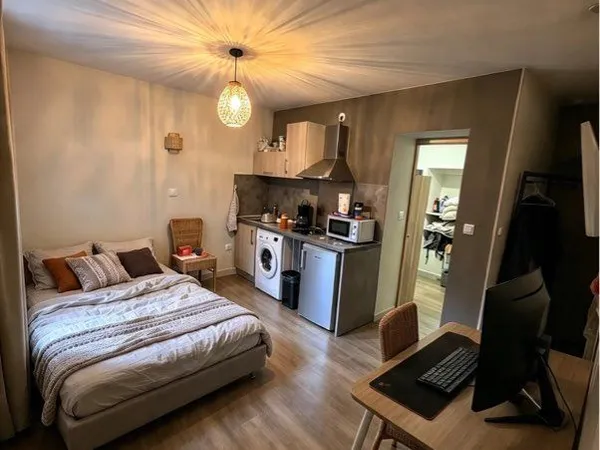 Studio meublé avec terrasse