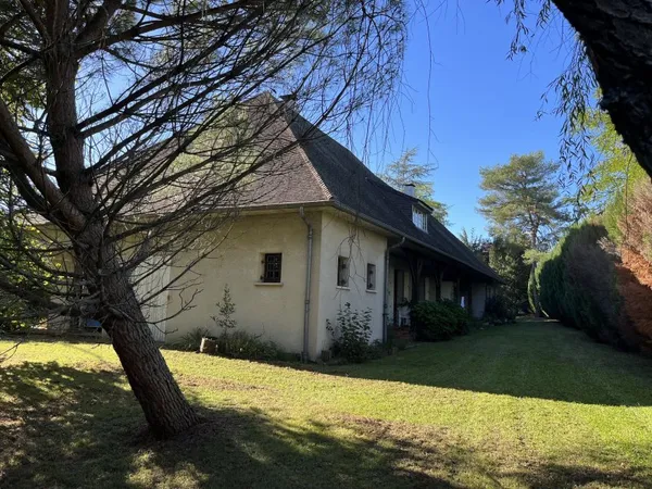 MAISON T7 GARAGE JARDIN A RENOVER