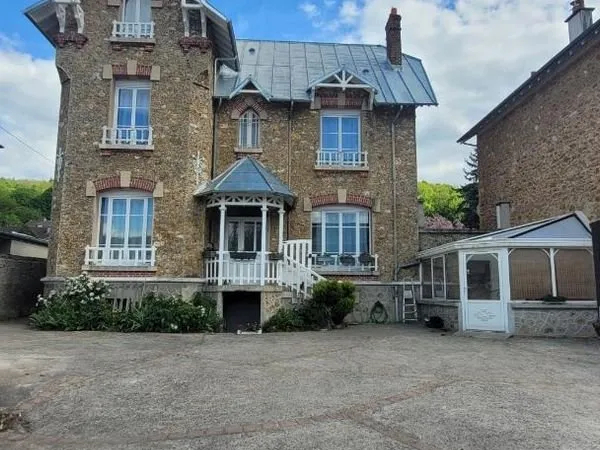 La Ferté sous Jouarre, très belle maison de caractère en parfait état avec beaucoup de charme