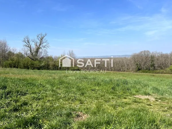 Terrain constructible de 1749 m² - VACQUIERS