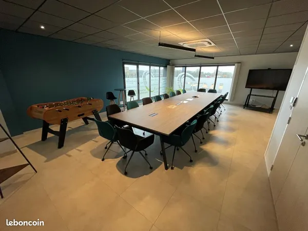 SALLE DE REUNION A LOUER / Parking, écran connecté, Wifi, proches grands axes routiers