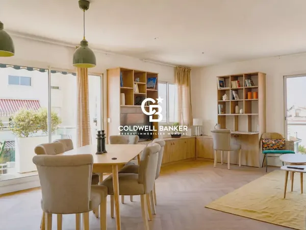ARCACHON - CENTRE-VILLE - APPARTEMENT T4 RÉNOVÉ - 99 M² - 3 CHAMBRES - DERNIER ÉTAGE AVEC ASCENSEUR 